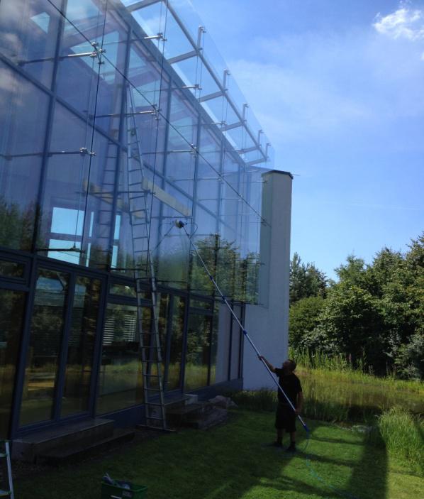 Glasreinigung am Gebäude